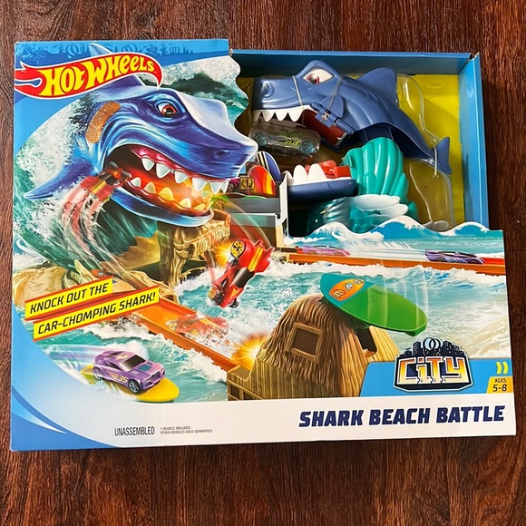 Hot Wheels City Shark Beach Battle Cars Toy Tracks Kids Playset Launcher New - Picture 1 of 10